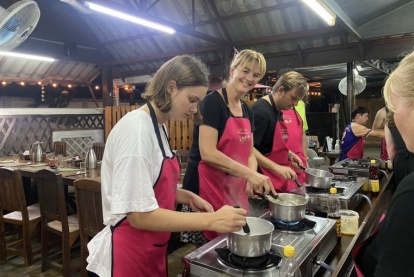Fun Cooking Activity Near Thapae Gate 05/09/2026 — photo 13