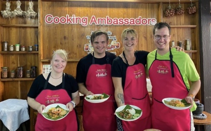 Fun Cooking Activity Near Thapae Gate 05/09/2026 — photo 46
