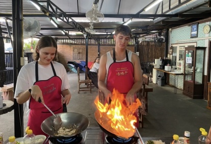 Fun Cooking Activity Near Thapae Gate 05/09/2026 — photo 52