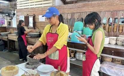 Fun Cooking Activity Near Thapae Gate 12/09/2026 — photo 5