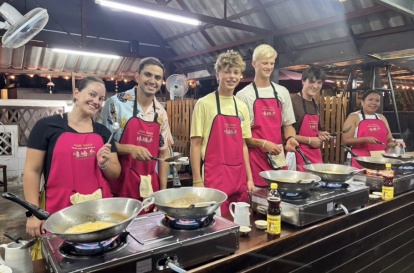 Fun Cooking Activity Near Thapae Gate 12/09/2026 — photo 19