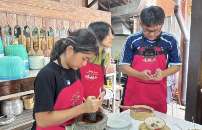 Fun Cooking Activity Near Thapae Gate 12/09/2026 — photo 28