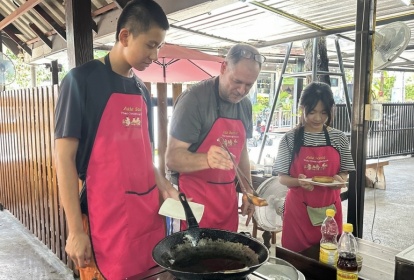 Fun Cooking Activity Near Thapae Gate 12/09/2026 — photo 30