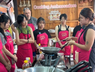 Fun Cooking Activity Near Thapae Gate 12/09/2026 — photo 36