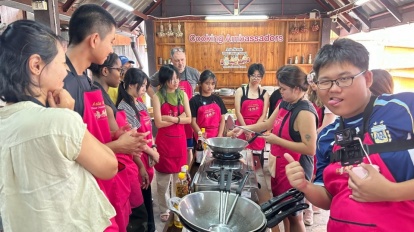 Fun Cooking Activity Near Thapae Gate 12/09/2026 — photo 37