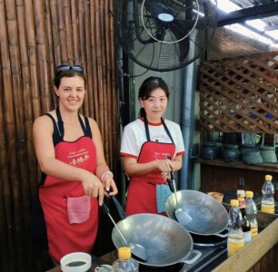 Fun Cooking Activity Near Thapae Gate 12/09/2026 — photo 54