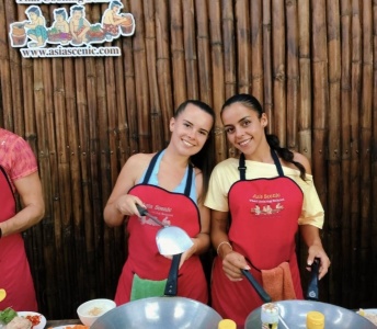 Fun Cooking Activity Near Thapae Gate 12/09/2026 — photo 55