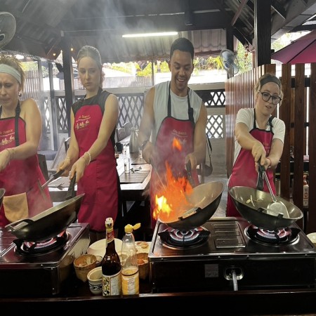 Fun Cooking Activity Near Thapae Gate 03/10/2026 — photo 13
