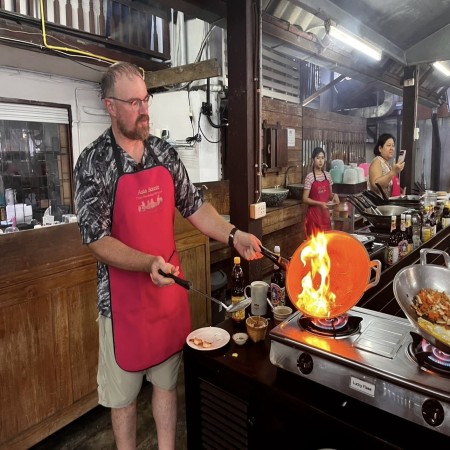 Fun Cooking Activity Near Thapae Gate 03/10/2026 — photo 12