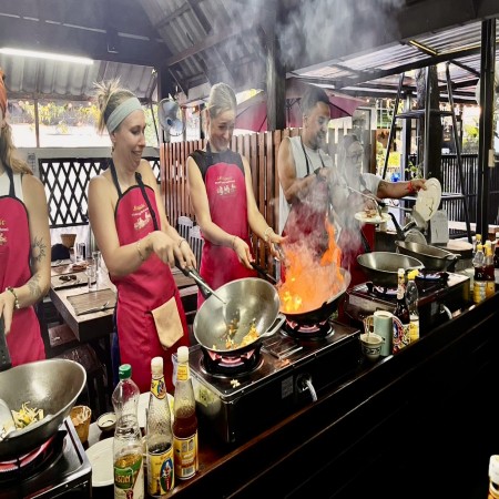 Fun Cooking Activity Near Thapae Gate 03/10/2026 — photo 14