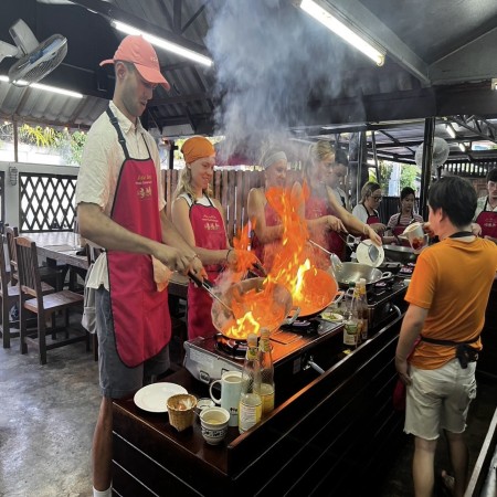 Fun Cooking Activity Near Thapae Gate 03/10/2026 — photo 15