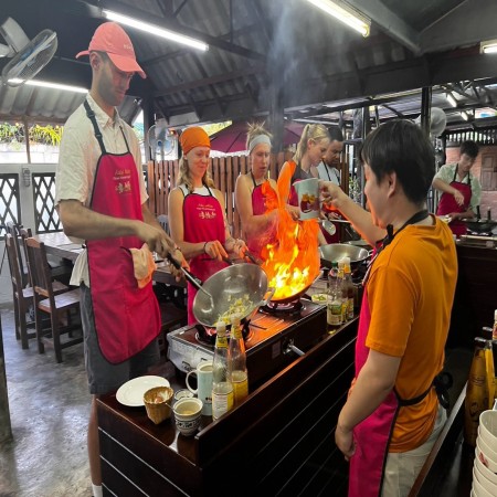 Fun Cooking Activity Near Thapae Gate 03/10/2026 — photo 16