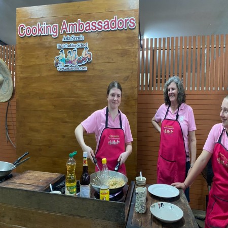 Fun Cooking Activity Near Thapae Gate 03/10/2026 — photo 25