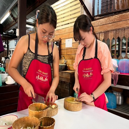 Fun Cooking Activity Near Thapae Gate 03/10/2026 — photo 48