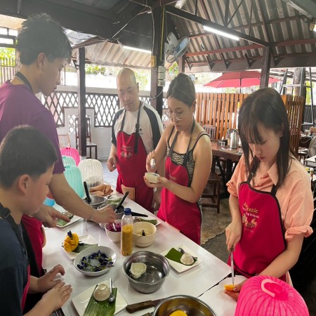 Fun Cooking Activity Near Thapae Gate 03/10/2026 — photo 54
