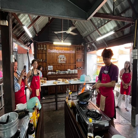 Fun Cooking Activity Near Thapae Gate 03/10/2026 — photo 51