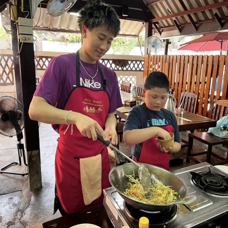 Fun Cooking Activity Near Thapae Gate 03/10/2026 — photo 52