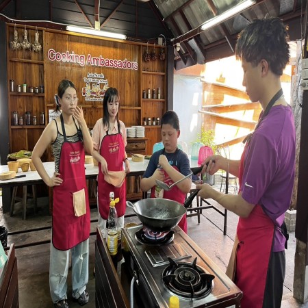 Fun Cooking Activity Near Thapae Gate 03/10/2026 — photo 50