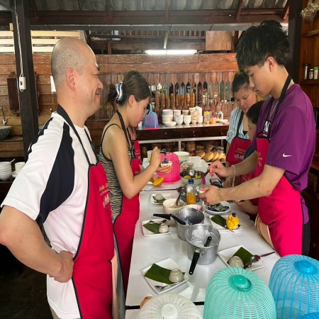 Fun Cooking Activity Near Thapae Gate 03/10/2026 — photo 55