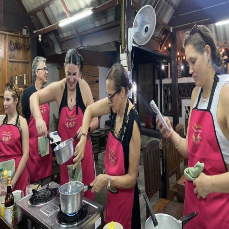 Fun Cooking Activity Near Thapae Gate 10/10/2026 — photo 3