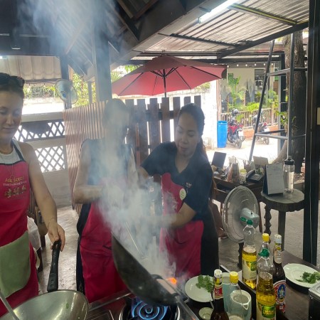 Fun Cooking Activity Near Thapae Gate 10/10/2026 — photo 14