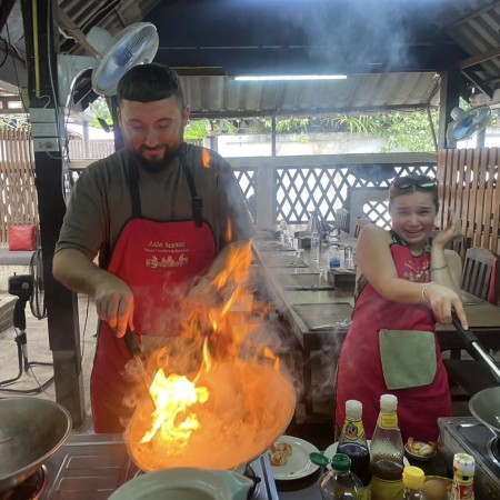 Fun Cooking Activity Near Thapae Gate 10/10/2026 — photo 15
