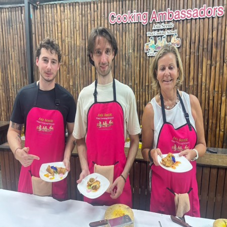 Fun Cooking Activity Near Thapae Gate 10/10/2026 — photo 28