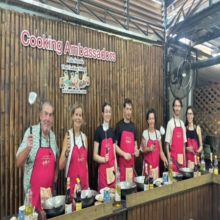 Fun Cooking Activity Near Thapae Gate 10/10/2026 — photo 35