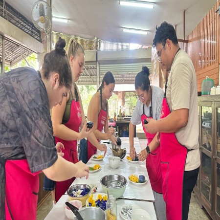 Fun Cooking Activity Near Thapae Gate 10/10/2026 — photo 40