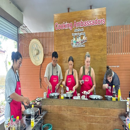 Fun Cooking Activity Near Thapae Gate 10/10/2026 — photo 44