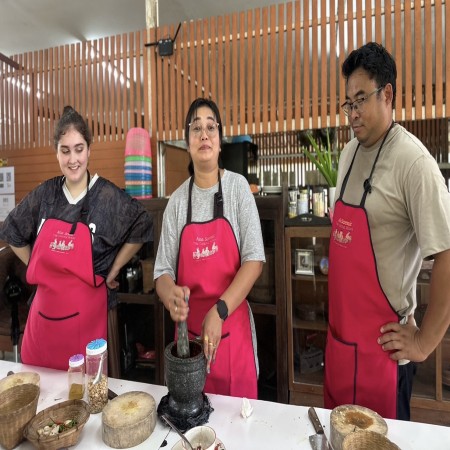 Fun Cooking Activity Near Thapae Gate 10/10/2026 — photo 45