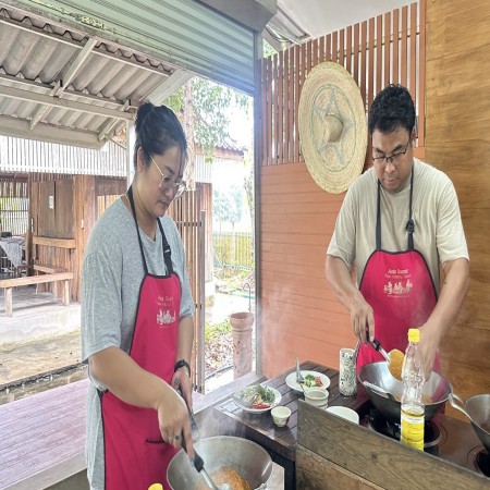 Fun Cooking Activity Near Thapae Gate 10/10/2026 — photo 42