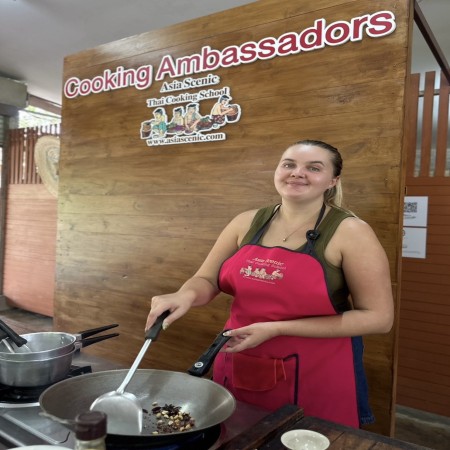 Fun Cooking Activity Near Thapae Gate 10/10/2026 — photo 49