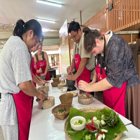 Fun Cooking Activity Near Thapae Gate 10/10/2026 — photo 48