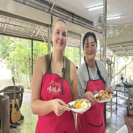 Fun Cooking Activity Near Thapae Gate 10/10/2026 — photo 54