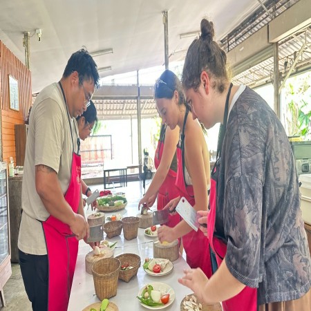 Fun Cooking Activity Near Thapae Gate 10/10/2026 — photo 51