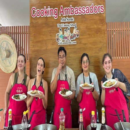 Fun Cooking Activity Near Thapae Gate 10/10/2026 — photo 59