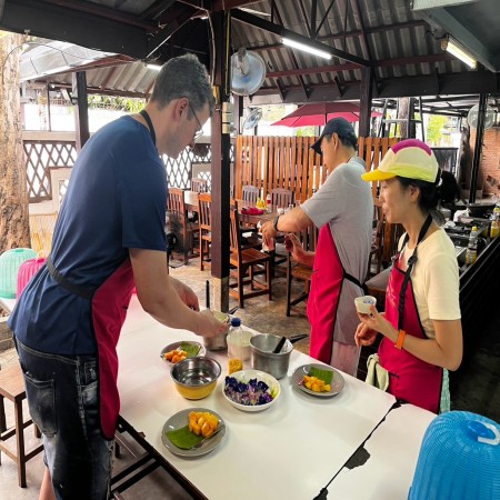 Fun Cooking Activity Near Thapae Gate 10/10/2026 — photo 90