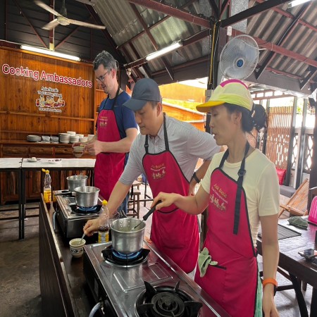 Fun Cooking Activity Near Thapae Gate 10/10/2026 — photo 93